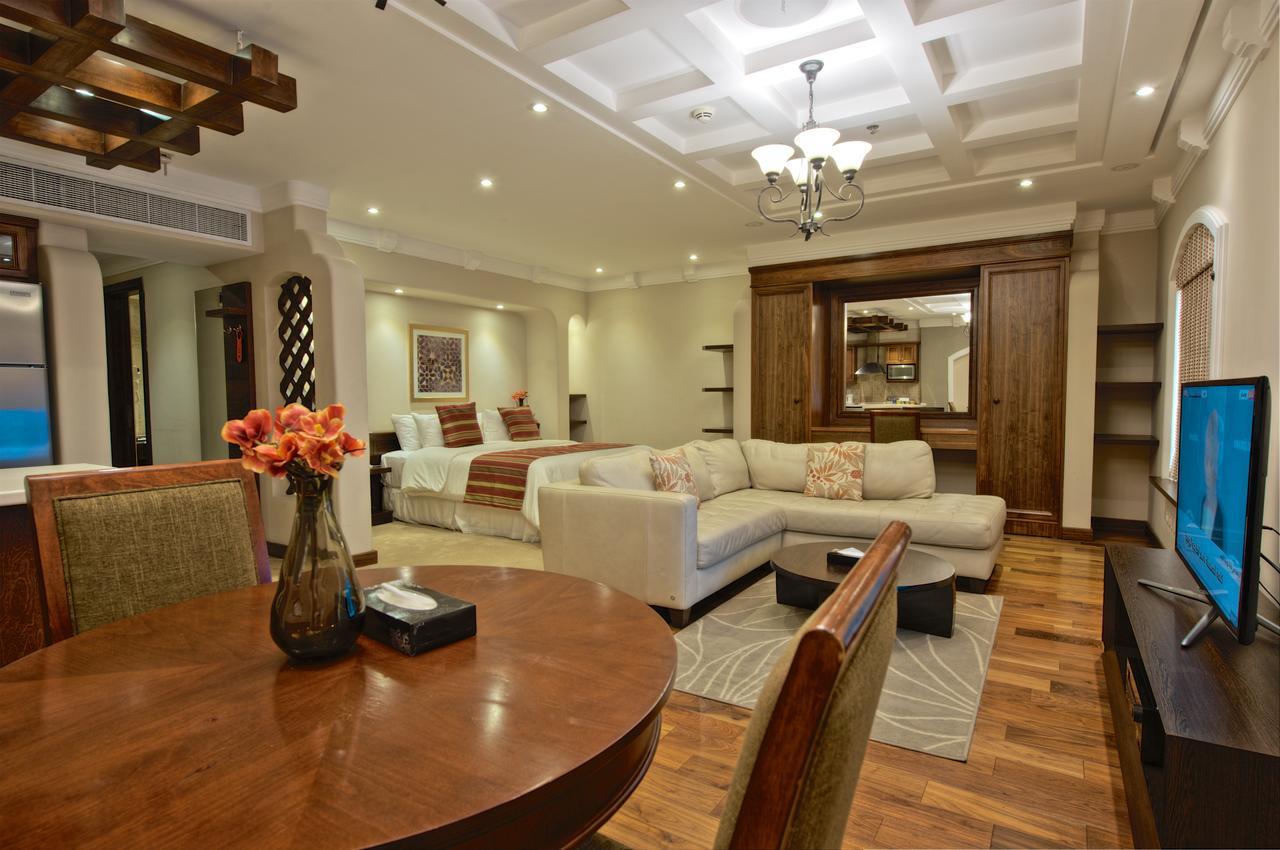 Deluxe King Studio City View